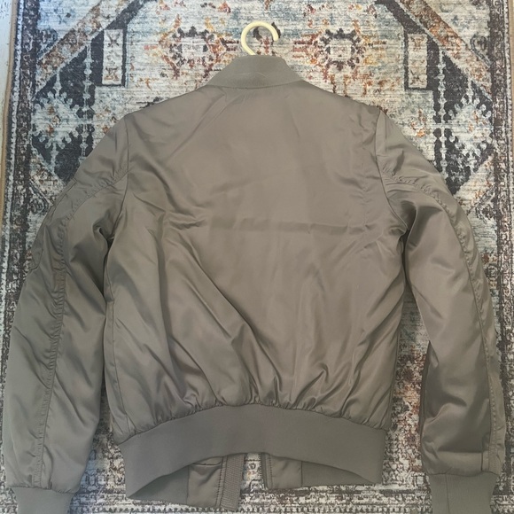 Aritzia The Group Babaton Gilman Bomber - Picture 5 of 10